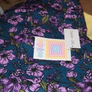 Price Reduced 6/3 Lularoe NWT 3XL Cassie